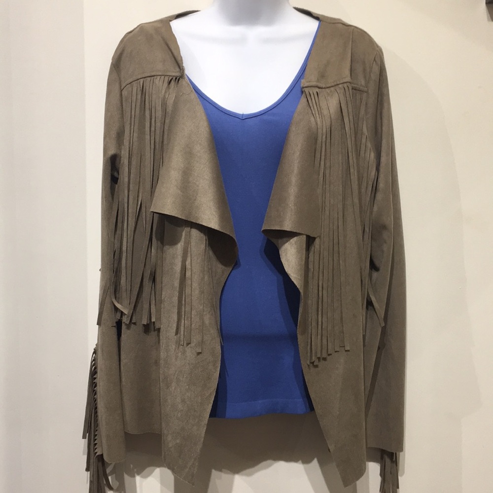 😎 NWT Faux suede tassel jacket